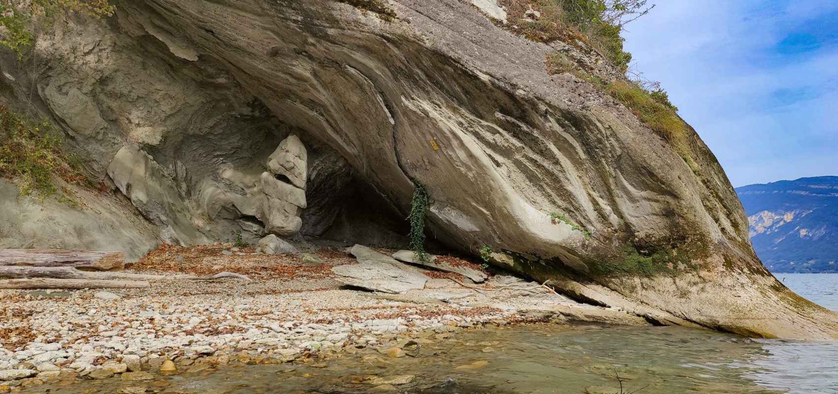La cote sauvage du lac du Bourget